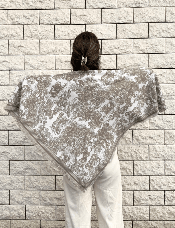 NOMA Charlene Trekantskjerf m/frynser Beige